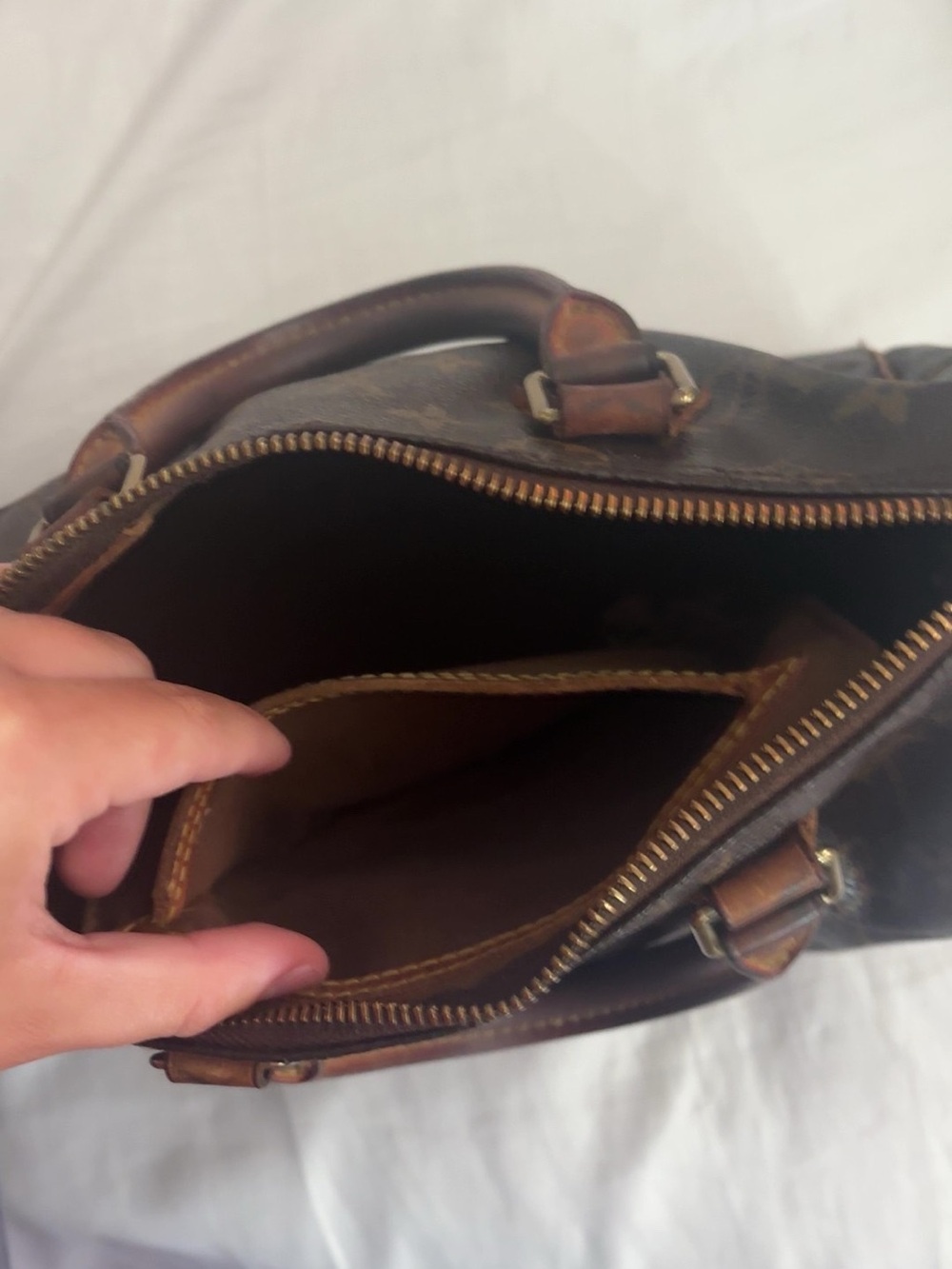 Louis Vuitton Monogram Canvas Speedy Satchel - Brown & Gold Hardware - Picture 4 of 7